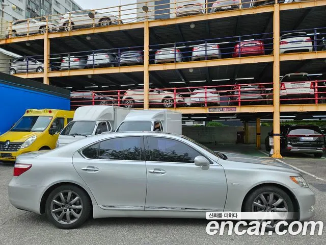 Lexus LS — интерьер