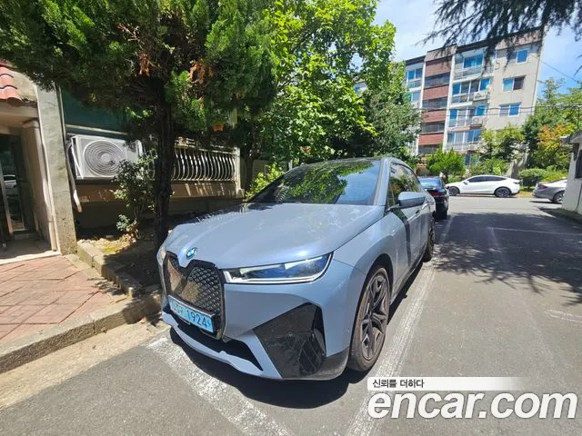 BMW iX