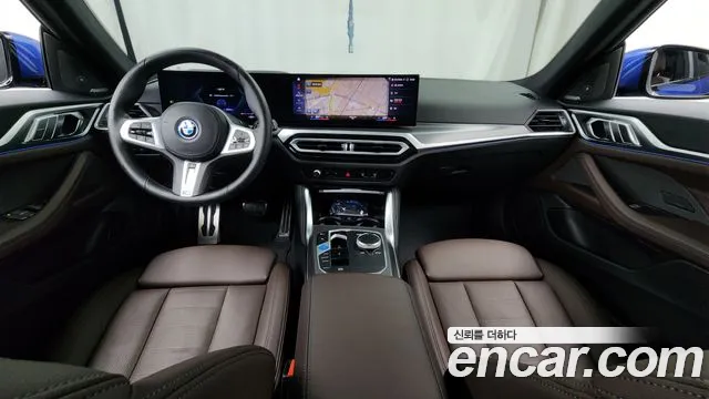 BMW i4 — интерьер