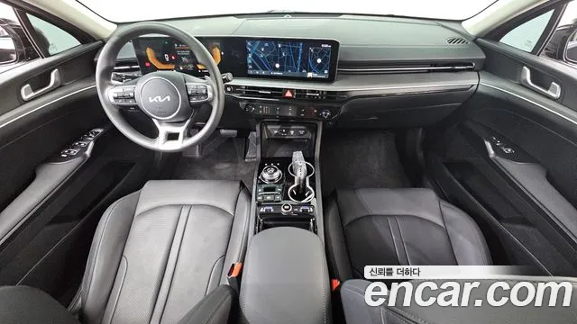 Kia K5 — интерьер