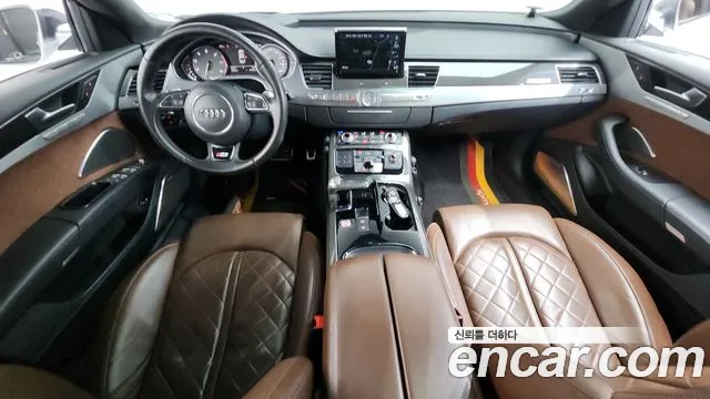 Audi S8 — интерьер