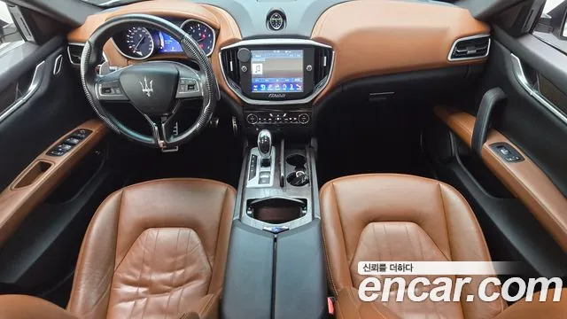 Maserati Ghibli — интерьер