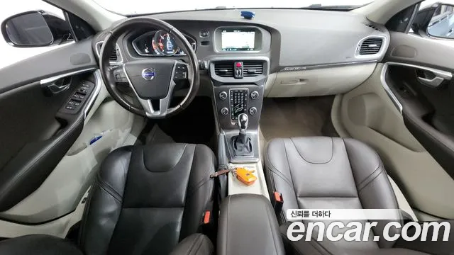 Volvo V40 — интерьер