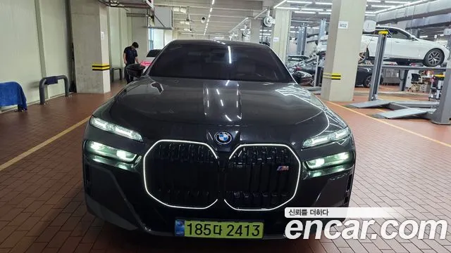 BMW i7