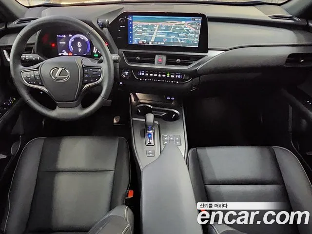 Lexus UX — интерьер