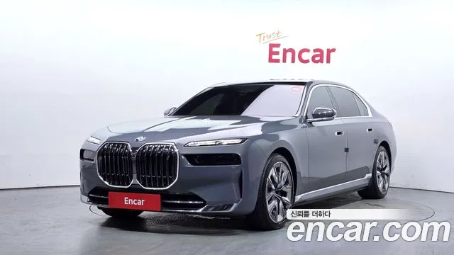 BMW i7