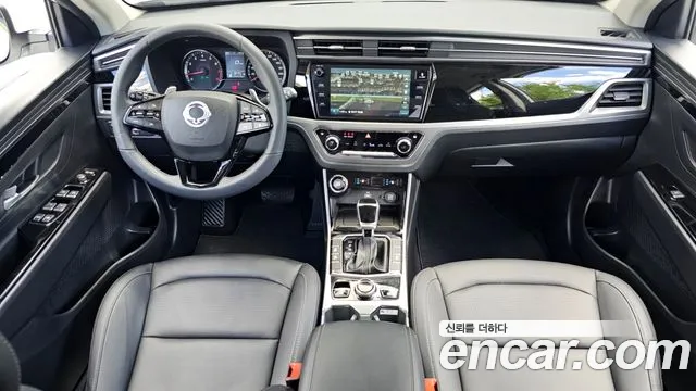 KG Mobility Korando — интерьер