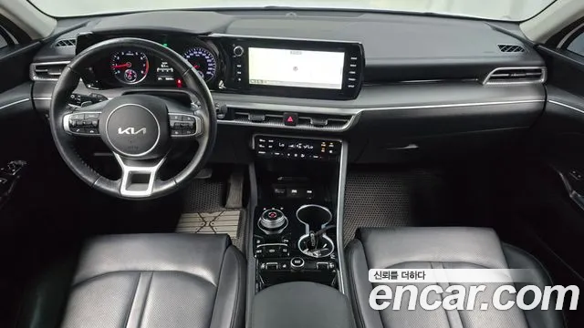 Kia K5 — интерьер