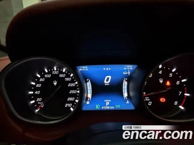 Maserati Levante — интерьер