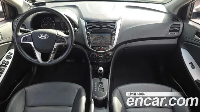 Hyundai Accent — интерьер