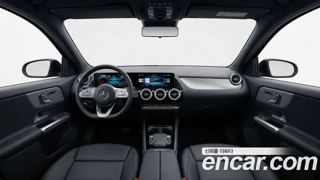 Mercedes-Benz EQA — интерьер