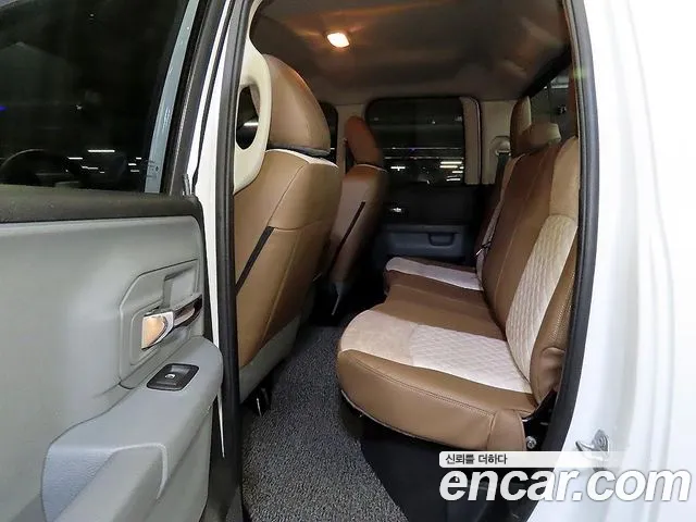 Dodge Ram Pickup — интерьер