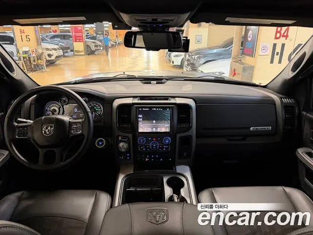 Dodge Ram Pickup — интерьер