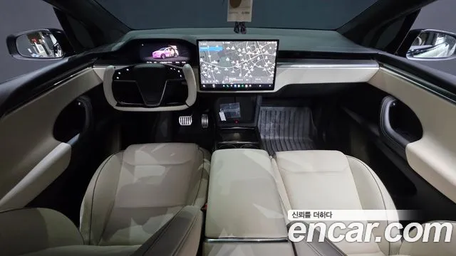 Tesla Model X — интерьер