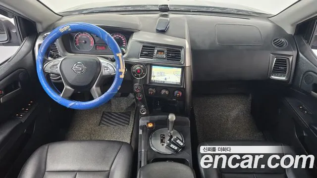KG Mobility Korando — интерьер