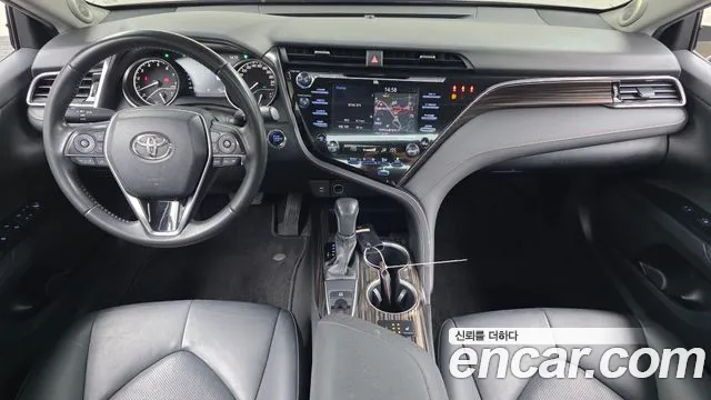 Toyota Camry — интерьер
