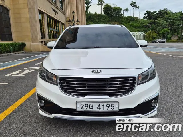 Kia Carnival — экстерьер