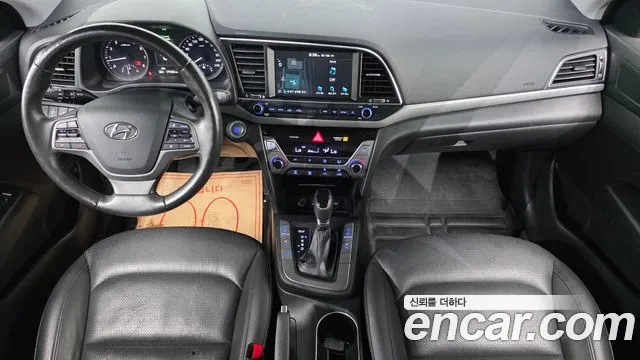 Hyundai Elantra — интерьер