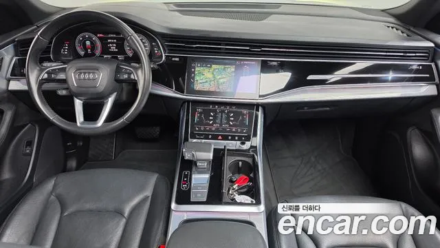 Audi Q8 — интерьер