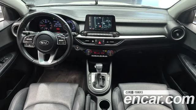 Kia K3 — интерьер