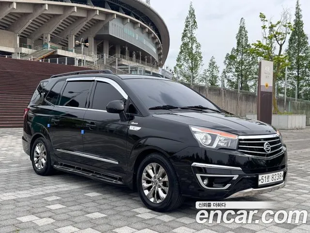 KG Mobility Korando — интерьер