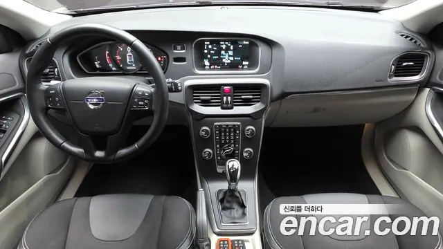 Volvo V40 — интерьер