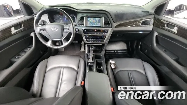Hyundai Sonata — интерьер