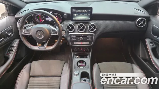 Mercedes-Benz A-класс — интерьер