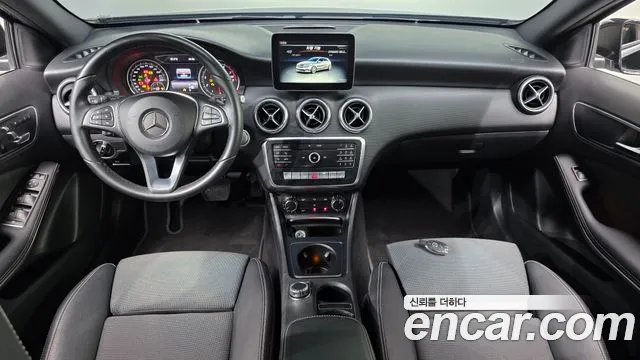 Mercedes-Benz A-класс — интерьер
