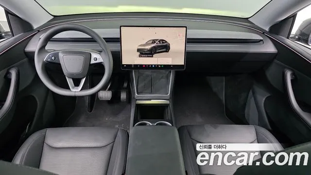 Tesla Model Y — интерьер