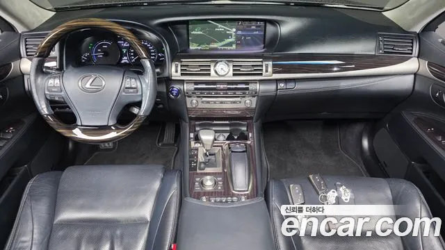 Lexus LS — интерьер