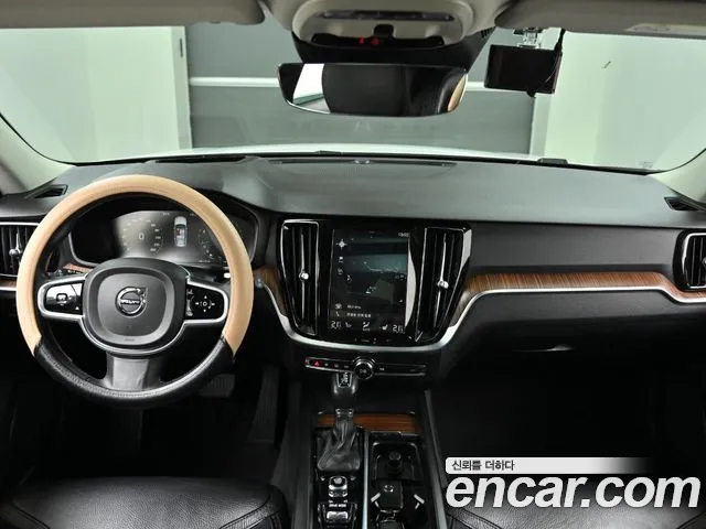 Volvo V60 — интерьер