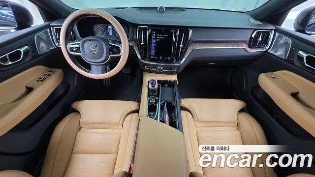 Volvo V60 — интерьер