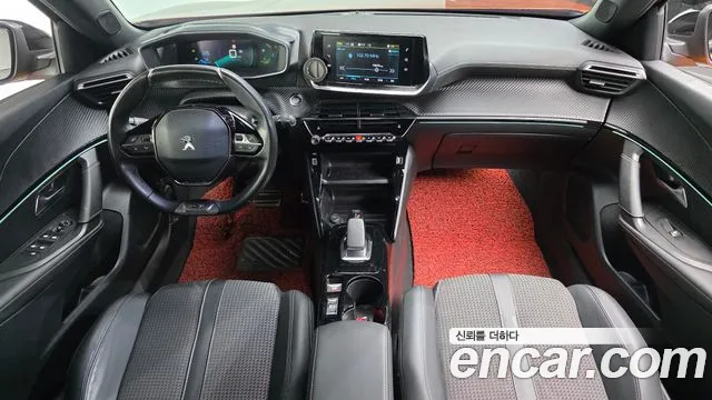 Peugeot 2008 — интерьер
