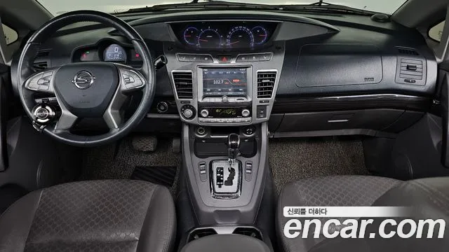 KG Mobility Korando — интерьер