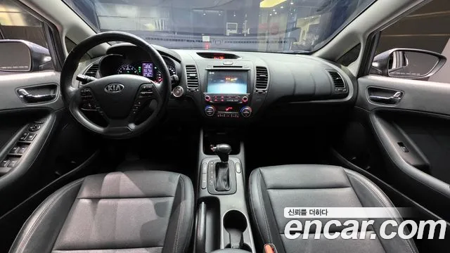 Kia K3 — интерьер