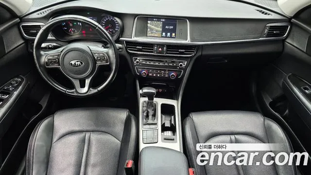 Kia K5 — интерьер
