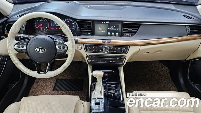 Kia K7 — интерьер