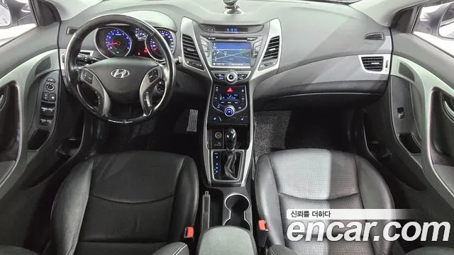 Hyundai Elantra — интерьер