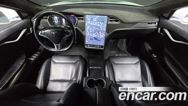 Tesla Model S — интерьер