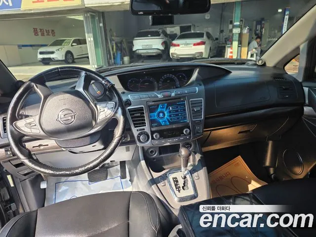 KG Mobility Korando — интерьер