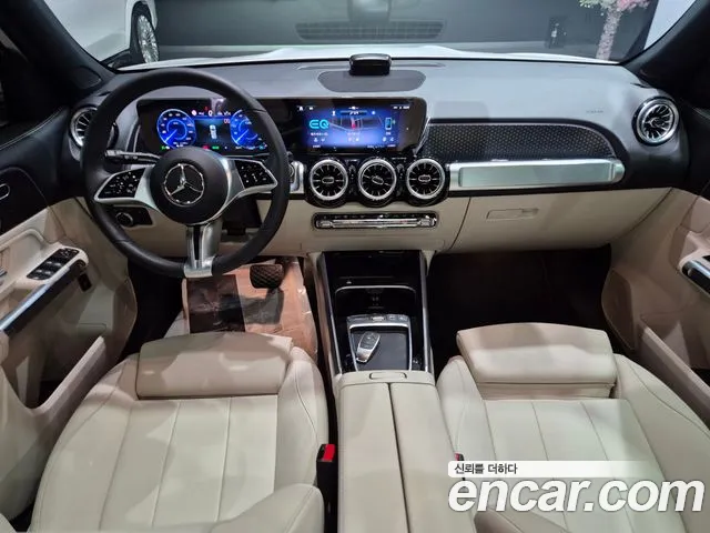 Mercedes-Benz EQB — интерьер