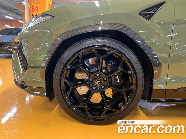 Lamborghini Urus — интерьер