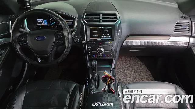Ford Explorer — интерьер
