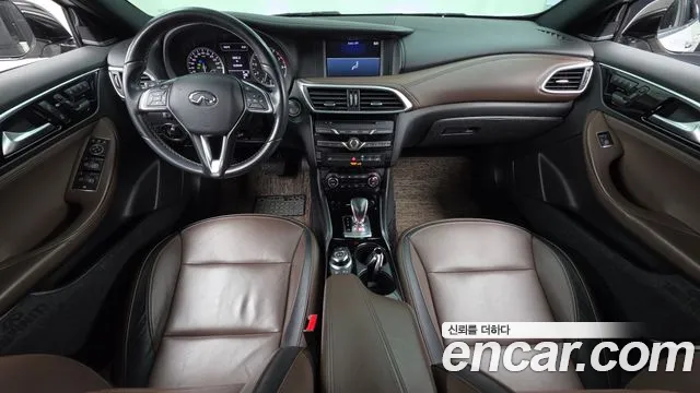 Infiniti Q30 — интерьер