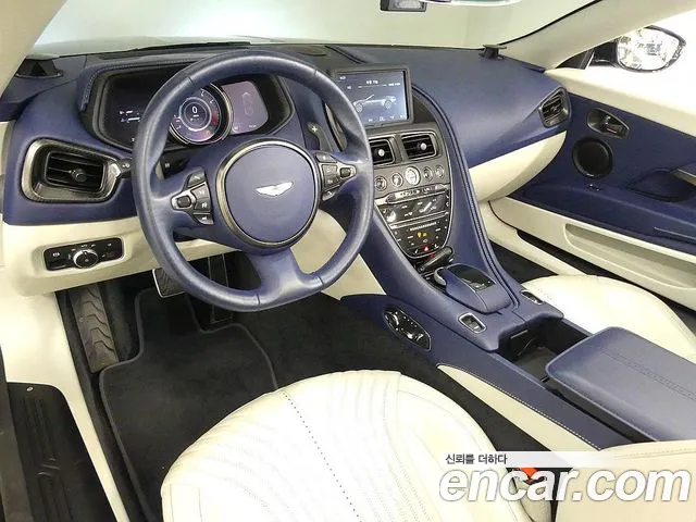 Aston Martin DB11 — интерьер