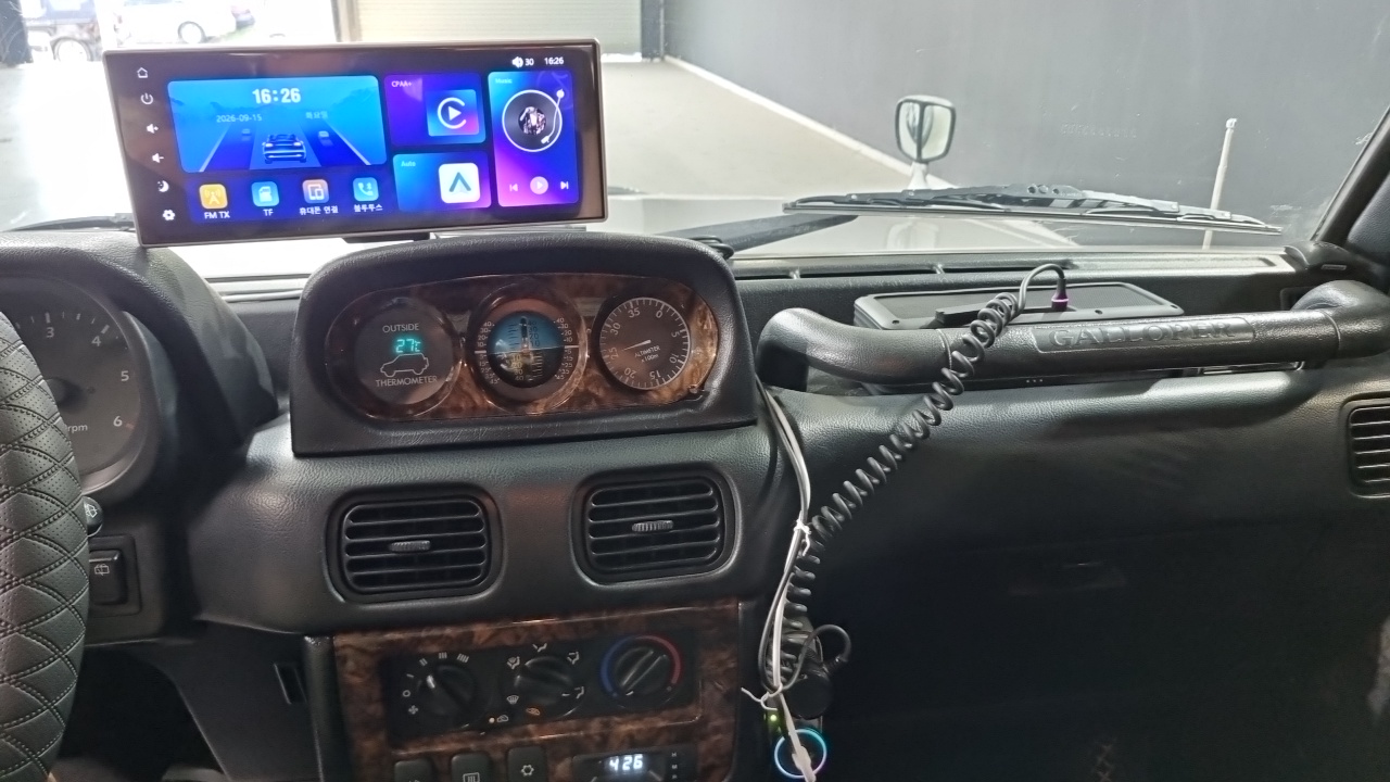 Hyundai Galloper — интерьер