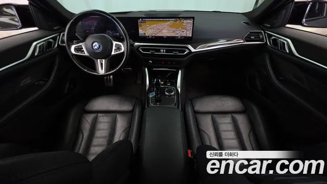 BMW i4 — интерьер