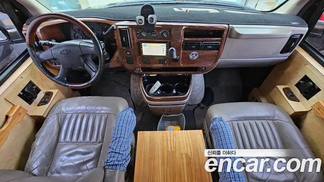 Chevrolet Express Van — интерьер