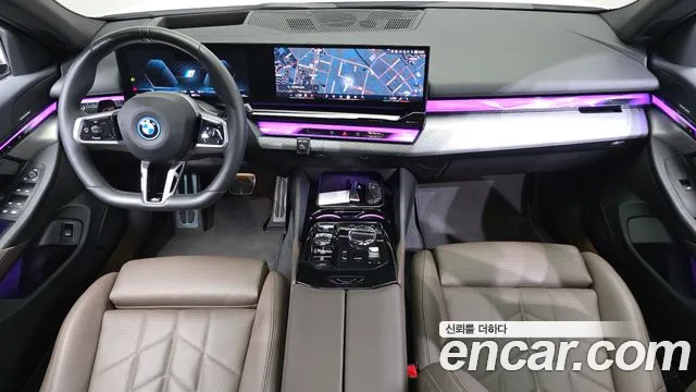 BMW i5 — интерьер